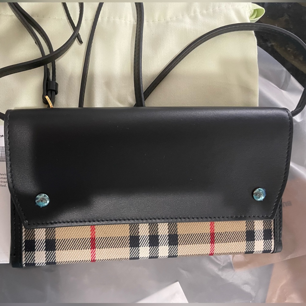 Brand new Burberry Vintage wallet with Strap